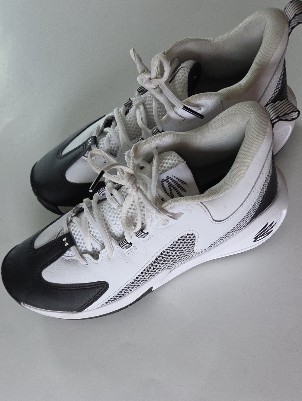 White Black Basketball Athletic Shoes Under Armour Curry 3Z25 Unisex M 9.5 W 11